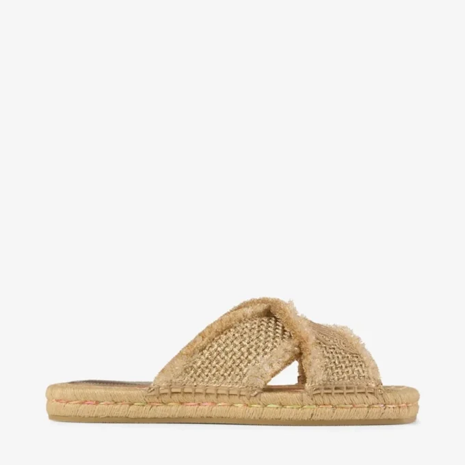 Aciel Sandal Flat Sandaler i vävt guldtyg
