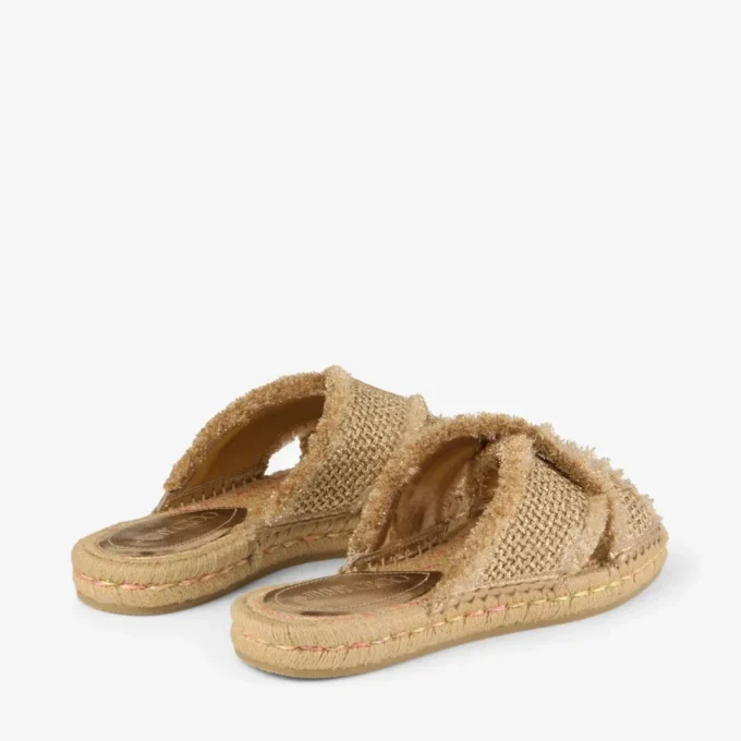 Aciel Sandal Flat Sandaler i vävt guldtyg