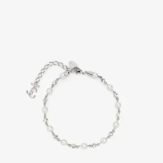 Ankelkedja med pärlor och kristaller Ankelkedja i silverfinish med pärlor, kristaller och JC-monogram