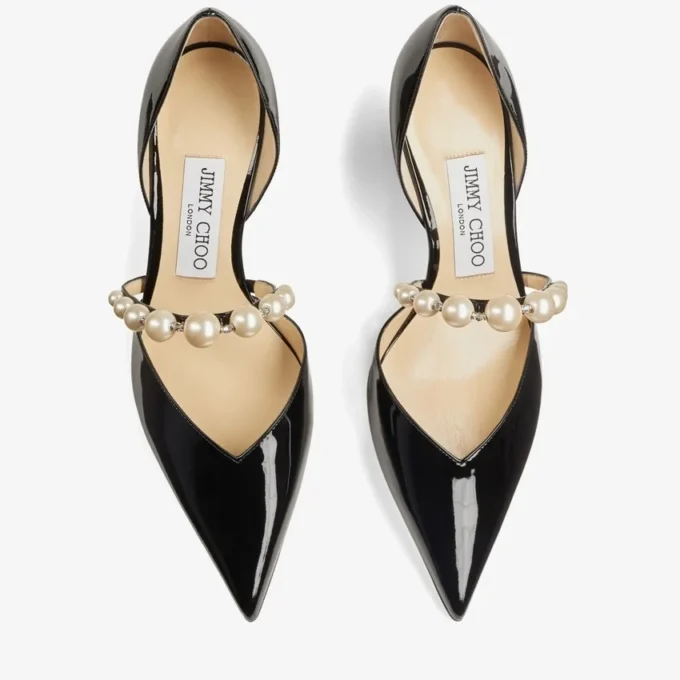 Aurelie 65 svarta pumps i lackläder med spetsig tå och pärldekor Aurelie 65 svarta pumps i lackläder med spetsig tå och pärldekor