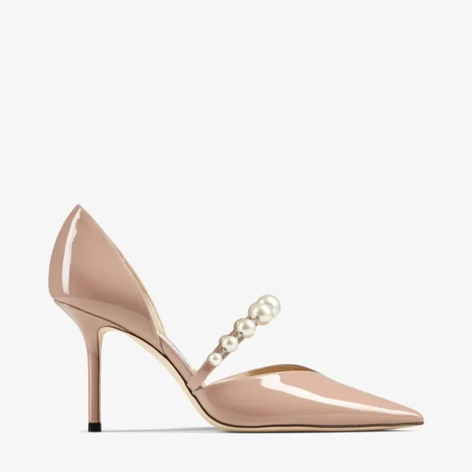 Aurelie 85 spetsiga pumps i balettrosa lackläder med pärldekor Aurelie 85 spetsiga pumps i balettrosa lackläder med pärldekor