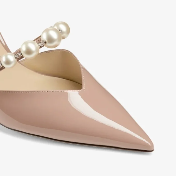 Aurelie 85 spetsiga pumps i balettrosa lackläder med pärldekor Aurelie 85 spetsiga pumps i balettrosa lackläder med pärldekor