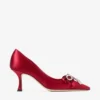 Auria 70 rubinröda satinpumps med satin- och kristallrosett Auria 70 rubinröda satinpumps med satin- och kristallrosett