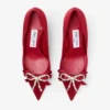Auria 70 rubinröda satinpumps med satin- och kristallrosett Auria 70 rubinröda satinpumps med satin- och kristallrosett