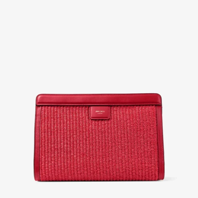 Avenue London-påse i rubinröd och ljusguldbroderad raffia och läder Avenue London-påse i rubinröd och ljusguldbroderad raffia och läder