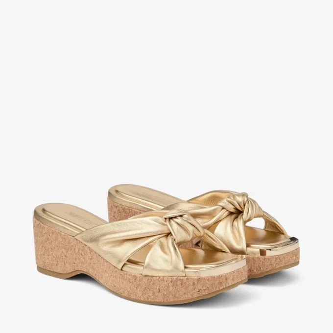 Avenue Wedge 50 Guldfärgade metalliska nappa-mules med kilklack