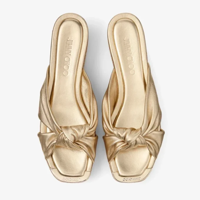 Avenue Wedge 50 Guldfärgade metalliska nappa-mules med kilklack