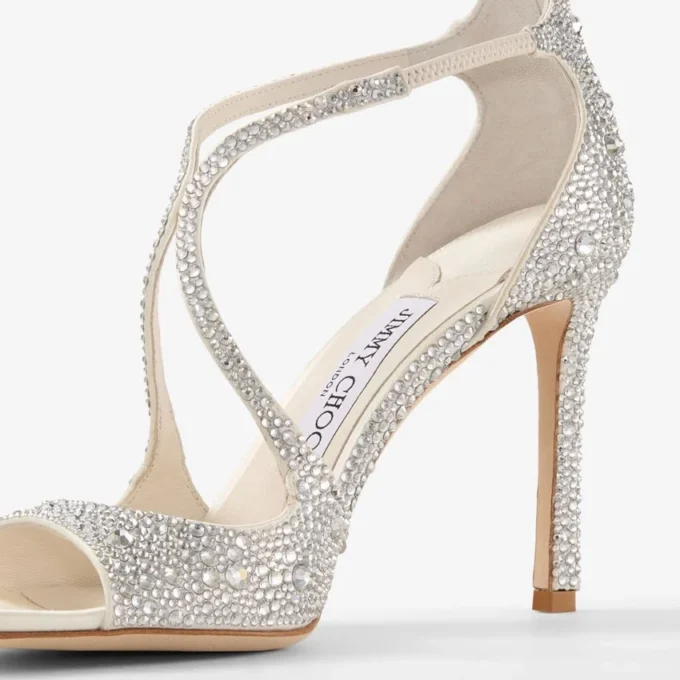 Azia 95 Pumps i elfenbensfärgad satin med kristallutsmyckning