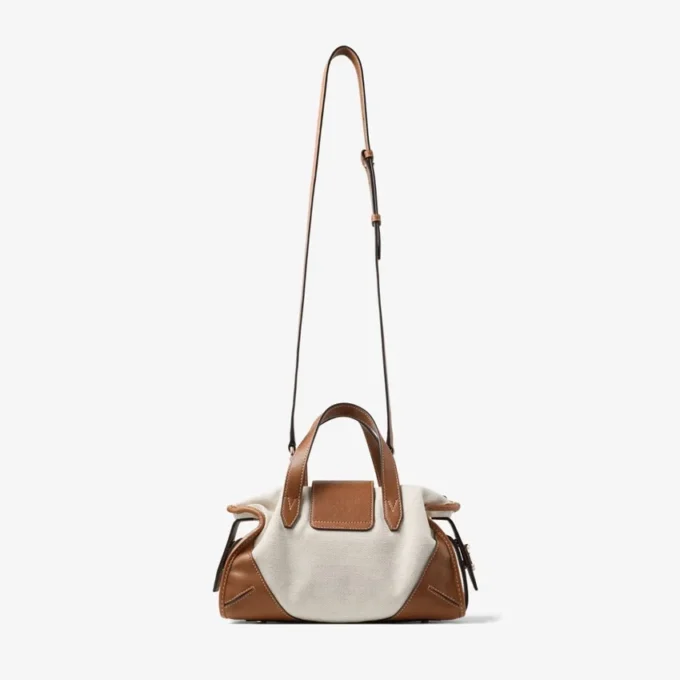 Bar Holdall Small – resväska i naturfärgat och brunt återvunnet canvas med detaljer i bikerläder
