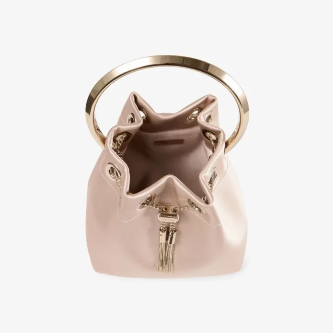 Bon Bon Macaron-väska i satin med metallhandtag Bon Bon Macaron-väska i satin med metallhandtag