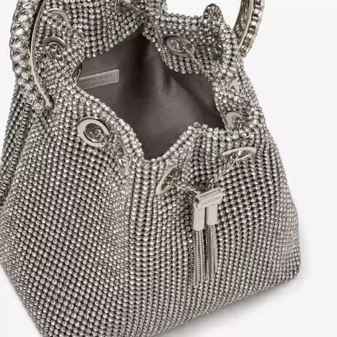 Bon Bon Silver Satin Crystal Mesh-väskan med kristallhandtag