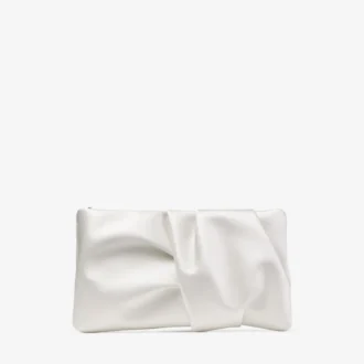 Bonny Clutch – Clutchväska i elfenbensfärgad satin