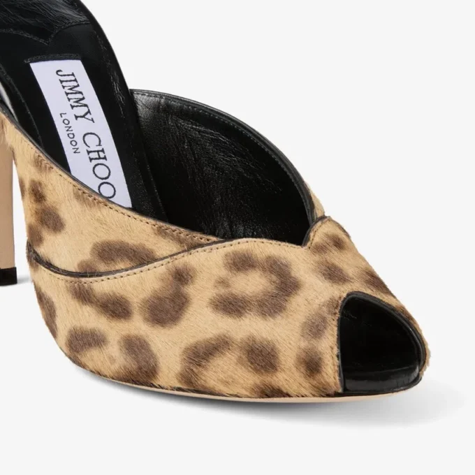 Brigitte Mule 100 Mules i naturligt ponnyskinn med leopardmönster Brigitte Mule 100 Mules i naturligt ponnyskinn med leopardmönster