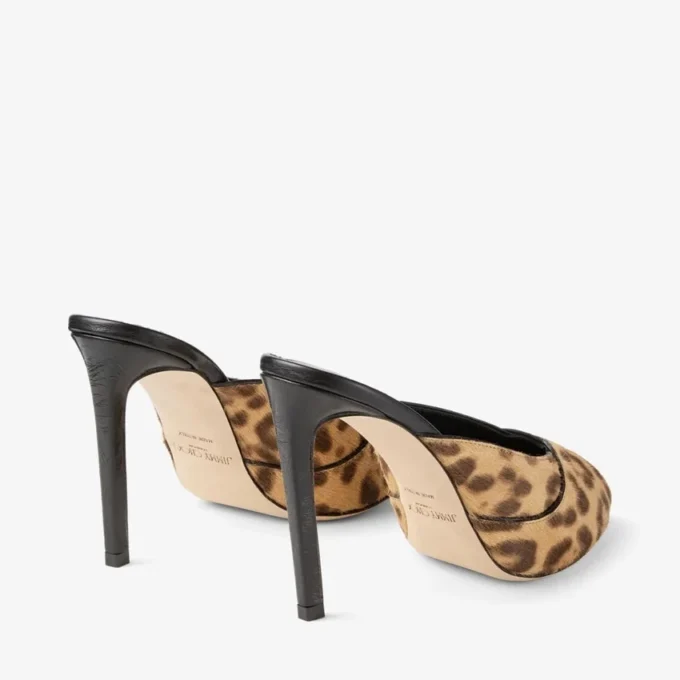 Brigitte Mule 100 Mules i naturligt ponnyskinn med leopardmönster Brigitte Mule 100 Mules i naturligt ponnyskinn med leopardmönster
