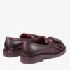 Buff Fringe Loafer Loafers i vaxat kalvskinn i djup merlot Buff Fringe Loafer Loafers i vaxat kalvskinn i djup merlot