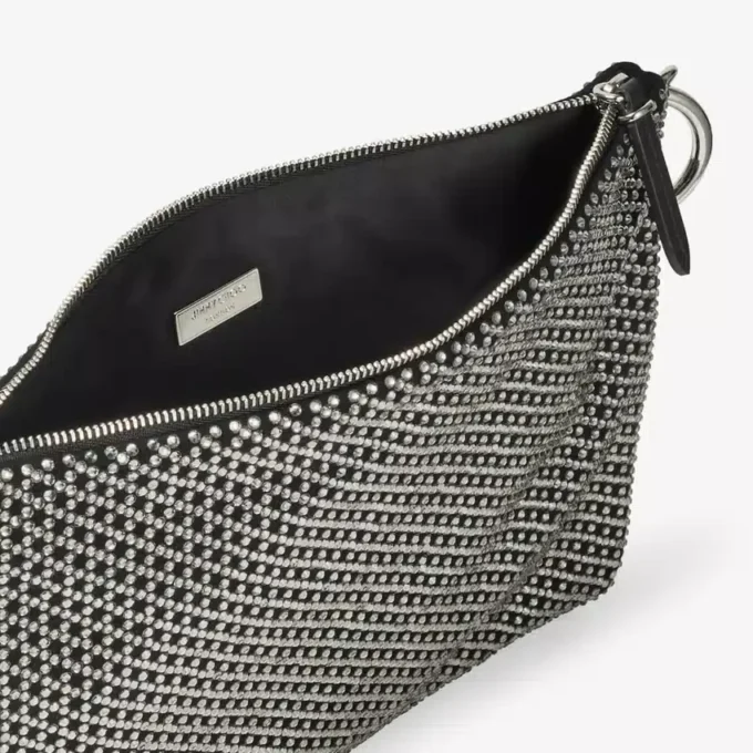 Callie svart diamantmönster med kristallhotfix på mocka-clutch