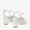 Cary 85 sandal i elfenbensfärgad satin med blockklack och pärldekorationer Cary 85 sandal i elfenbensfärgad satin med blockklack och pärldekorationer