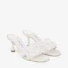 Cary Mule 70 Mule-sandal i elfenbensfärgad satin med pärldekorationer Cary Mule 70 Mule-sandal i elfenbensfärgad satin med pärldekorationer