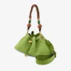 Cinch Medium Clover – axelväska i mocka med flätad pärlrem Cinch Medium Clover – axelväska i mocka med flätad pärlrem