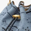 Cinch Medium Denim-väskan med Sangallo-broderi Cinch Medium Denim-väskan med Sangallo-broderi