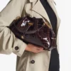 Cinch Medium Sambuco axelväska i läder med krokodilprägling Cinch Medium Sambuco axelväska i läder med krokodilprägling