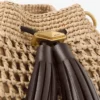 Cinch Small natur- och chokladfärgad axelväska i virkad raffia med flätad rem