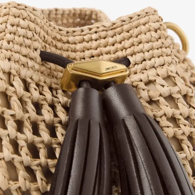 Cinch Small natur- och chokladfärgad axelväska i virkad raffia med flätad rem