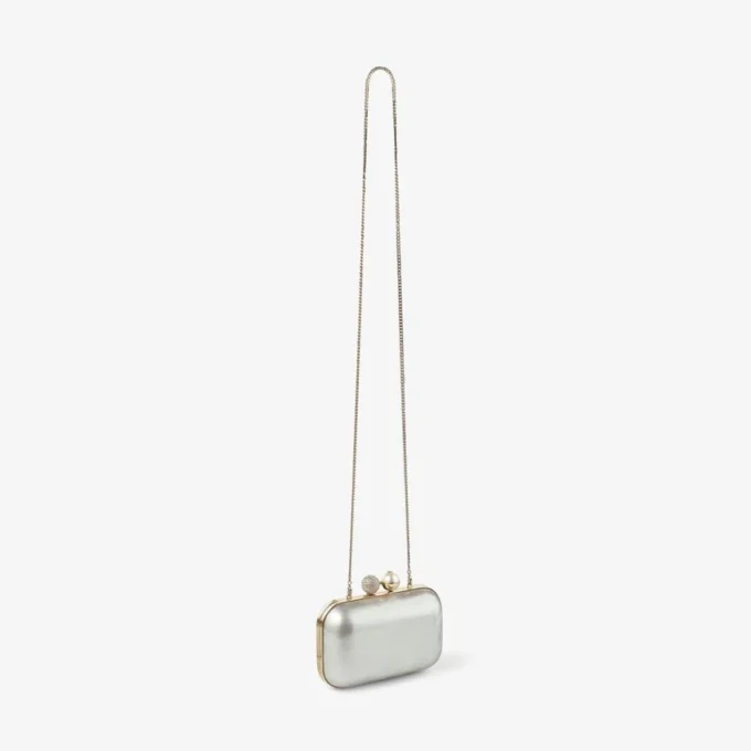 Cloud Ivory Mother of Pearl Clutch Bag med kristallspänne