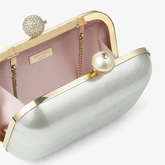 Cloud Ivory Mother of Pearl Clutch Bag med kristallspänne