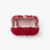 Cloud rubinröd satinclutch med broderade blomblad Cloud rubinröd satinclutch med broderade blomblad