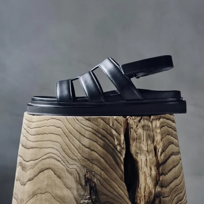 Cove-sandal i svart boxkalvskinn