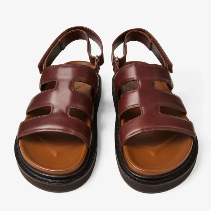 Cove-sandal Sandaler i vaxat kalvskinn i kastanjebrunt Cove-sandal Sandaler i vaxat kalvskinn i kastanjebrunt
