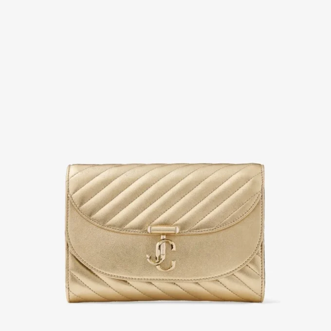 Curve Clutch Glänsande guldfärgad quiltad metallisk läderclutch med kedja