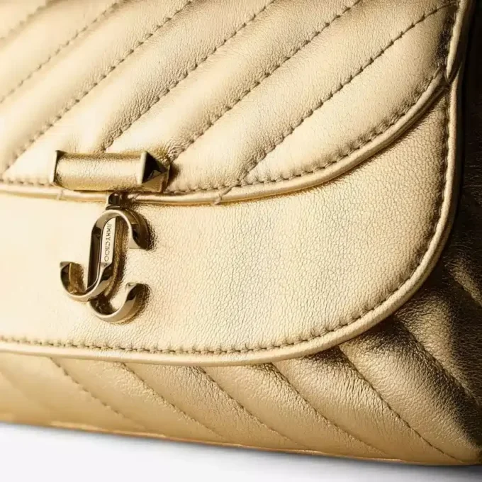 Curve Cross Body Small Guld Quiltad Metallic Nappa Läder Crossbody-väska Curve Cross Body Small Guld Quiltad Metallic Nappa Läder Crossbody-väska