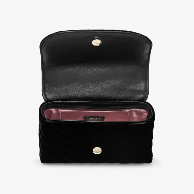 Curve Cross Body Small Svart quiltad crossbody-väska i sammet med kristall-Jc-bar Curve Cross Body Small Svart quiltad crossbody-väska i sammet med kristall-Jc-bar