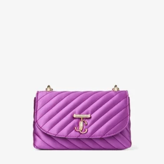 Curve Cross Body Small Violet Orchid Quilted Satin Crossbody med Crystal Jc Bar