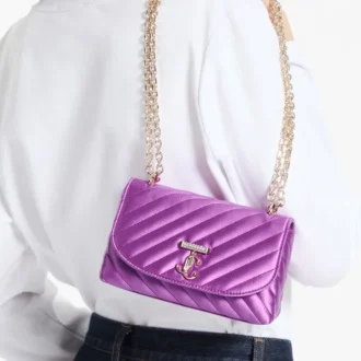 Curve Cross Body Small Violet Orchid Quilted Satin Crossbody med Crystal Jc Bar
