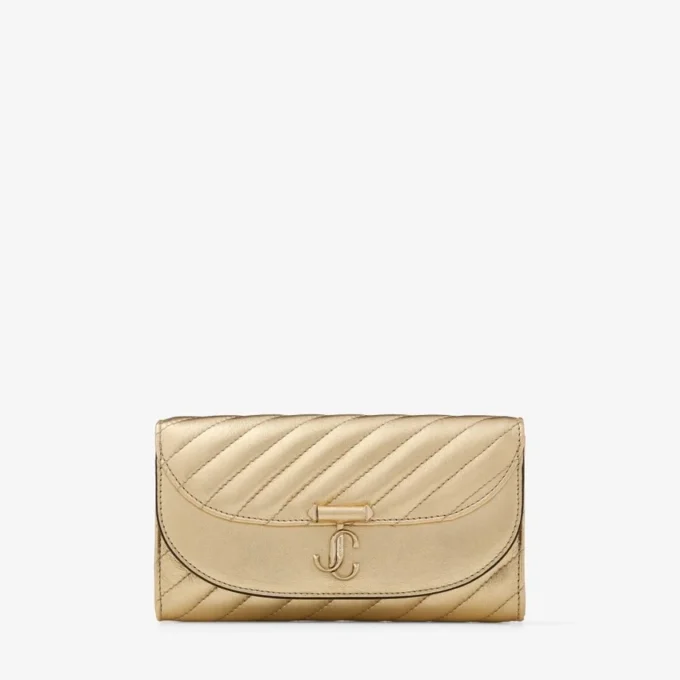 Curve-plånbok med kedja Glänsande guld Quiltad metallisk läderclutch