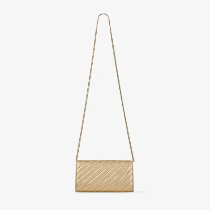 Curve-plånbok med kedja Glänsande guld Quiltad metallisk läderclutch