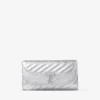 Curve-plånbok med kedja i silver Quiltad plånbok i metalliskt nappaläder med kedja