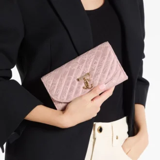 Curve-plånbok med kedja Rose Quilted jimmy choo Lace-plånbokskedja med kristall-JC-bar