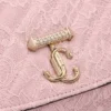Curve-plånbok med kedja Rose Quilted jimmy choo Lace-plånbokskedja med kristall-JC-bar Curve-plånbok med kedja Rose Quilted jimmy choo Lace-plånbokskedja med kristall-JC-bar