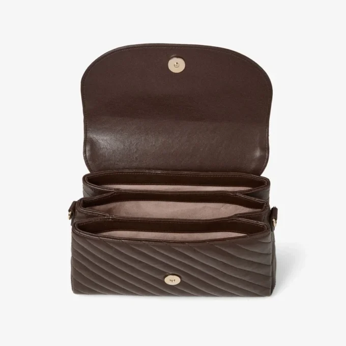 Curve Top Handle Chokladfärgad quiltad axelväska i bikerläder med pärldekorationer