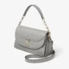 Curve Top Handle Dove Quilted Biker Leather Top Handle Bag med pärldetaljer Curve Top Handle Dove Quilted Biker Leather Top Handle Bag med pärldetaljer