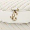 Curve Top Handle Latte Quiltad nappaläderväskan med handtag och pärldetaljer Curve Top Handle Latte Quiltad nappaläderväskan med handtag och pärldetaljer