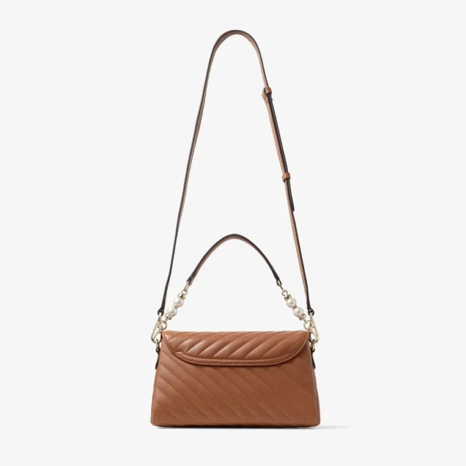Curve Top Handle Tan Quilted Biker Leather Top Handle Bag med pärldetaljer Curve Top Handle Tan Quilted Biker Leather Top Handle Bag med pärldetaljer