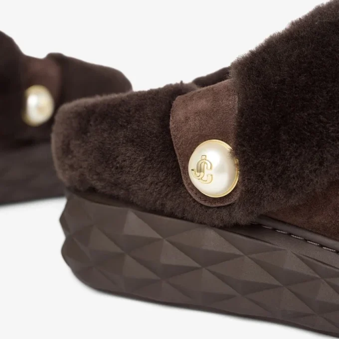 Diamond Maxi Mule F Mules i chokladbrunt mocka med fårskinn Diamond Maxi Mule F Mules i chokladbrunt mocka med fårskinn