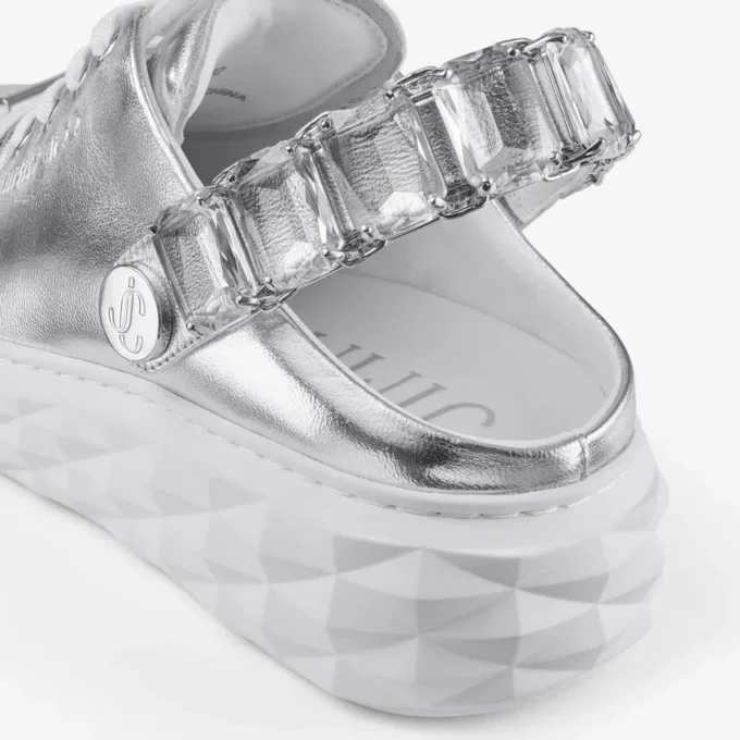 Diamond Sling silvermetalliska läderskor med kristallrem