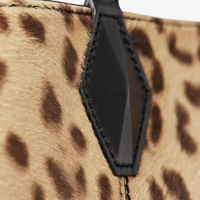Diamond Tote Large – stor väska i ponnyläder med naturligt leopardmönster Diamond Tote Large – stor väska i ponnyläder med naturligt leopardmönster