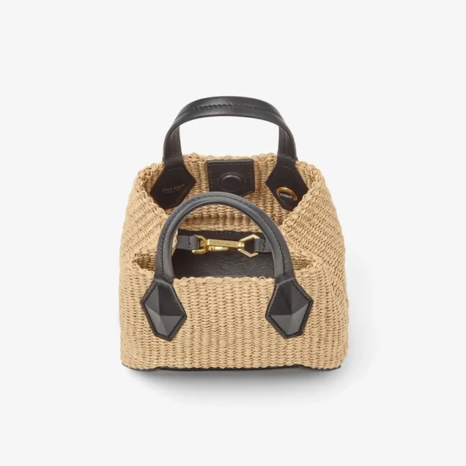 Diamond Tote Mini – väska i naturlig raffia Diamond Tote Mini – väska i naturlig raffia